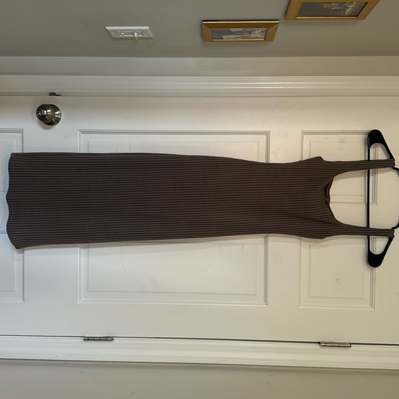 H:ours Dahlia Midi Dress - Picture 3 of 3